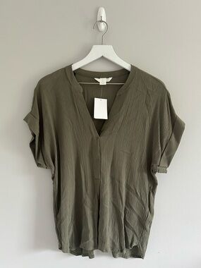 H&M Green Short Sleeve Blouse Size 6 NWT